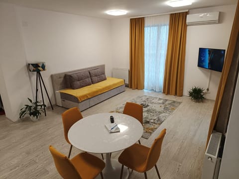 TV and multimedia, Living room, Seating area, air conditioner