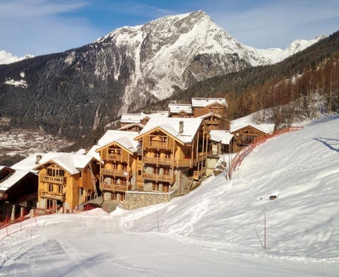 Property building, Facade/entrance, Day, Natural landscape, Winter, Mountain view