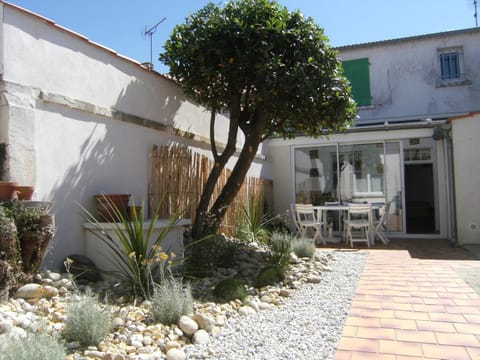 Maison à Fouras, 3 chambres, cour ombragée, proche centre et plages - FR-1-709-67 Maison in Fouras