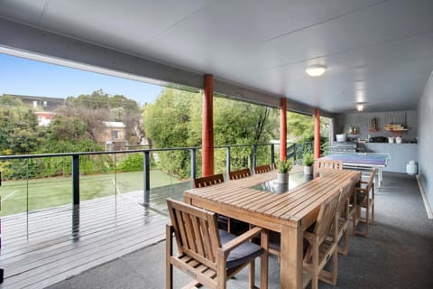 Table tennis, Seating area