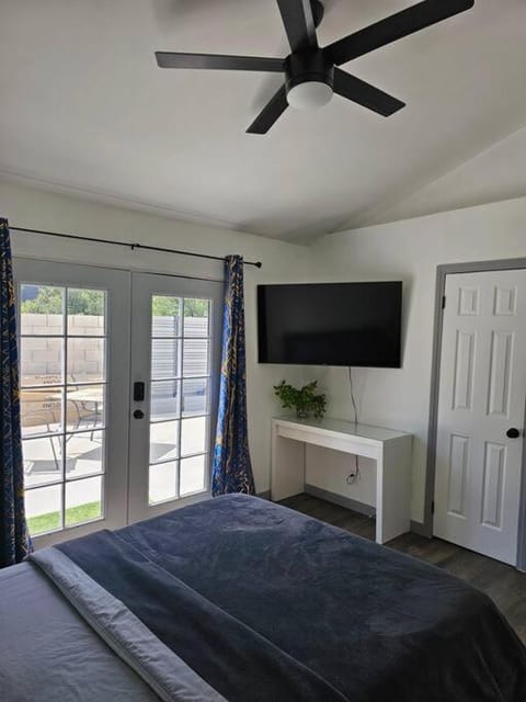 Private 1-bedroom Guesthouse in Woodland Hills Condominio in Tarzana