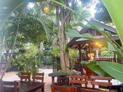 Patio, Restaurant/places to eat, Garden