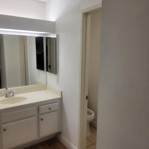 Private Room with Private Bath Urlaubsunterkunft in Rialto