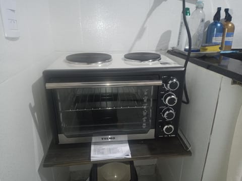 Kitchen or kitchenette, pet friendly, stove