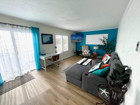 SurfView VR - Best Ocean and Pier View, 5 mins to Beach, Cozy Patio, Pet Friendly Condo in San Clemente