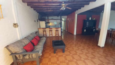 Alquilo Casa, 2 Dormitorios y 1 Baño Condominio in Maipú