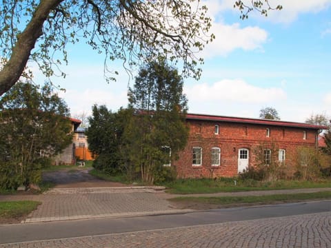 NEU Fewo im Bauernhaus mit idyllischem Innenhof und Naturgarten Apartment in Greifswald