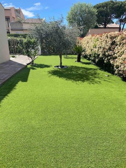 Charmant appartement dans un domaine avec piscine Condominio in Valbonne