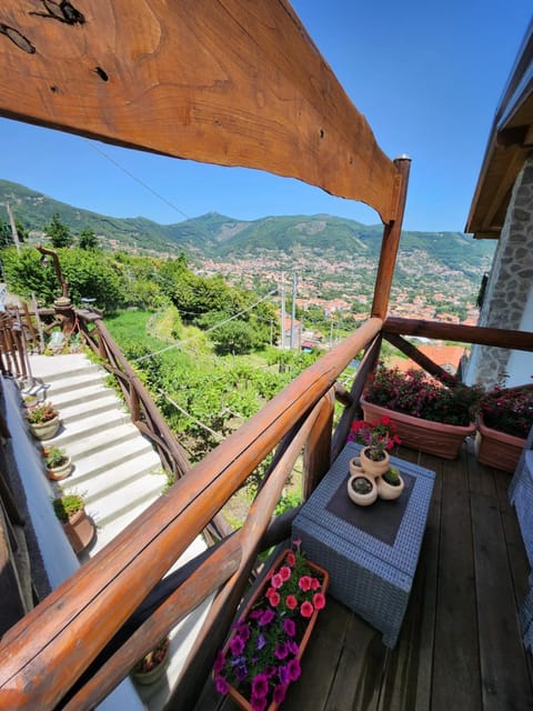 Balcony/Terrace, Mountain view