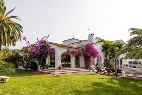 Charming Villa Domingo Playa Portaventura Golf House in Cambrils