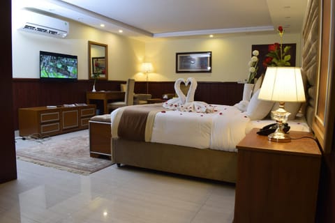 Al Nafoura Hotel Hôtel in Lahore