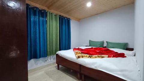 The Hostelers Homestay - Near ISBT, Bypass, Advance Study and HPU Simla Vacation rental in Shimla
