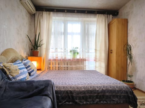 Уютная квартира возле ТЦ Вавилон, Ж/м Солнечный, Малиновского 12, 1-к Appartement in Dnipro