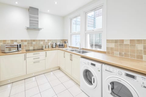 Kitchen or kitchenette, washing machine