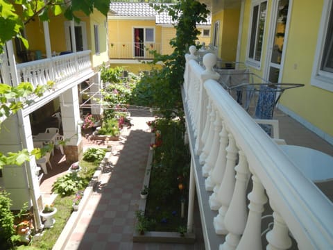 Balcony/Terrace, Garden view