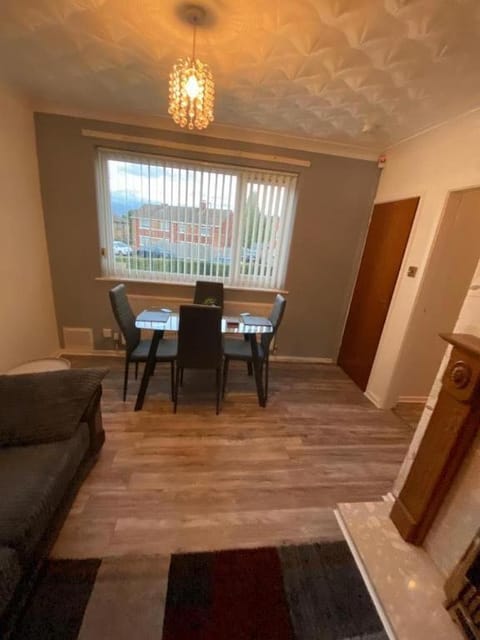 Spacious Luxurious Serviced Accommodation 3 House in Doncaster