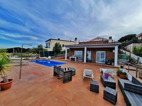 Villa junto a la playa con piscina Villa in Calella