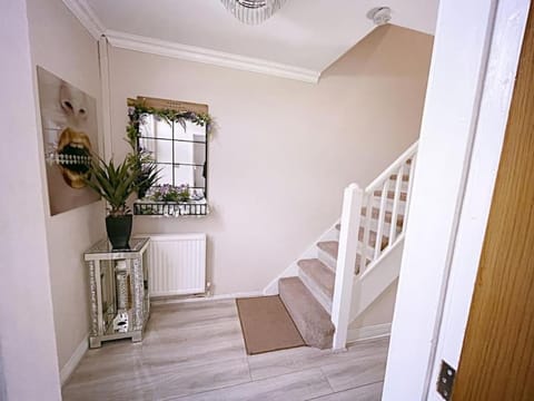 Entire 3 Bed Home in Oldham House in Oldham