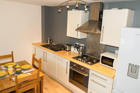 Greenings Apartment Warrington - 2 Bed with FREE off road Parking Apartment in Warrington