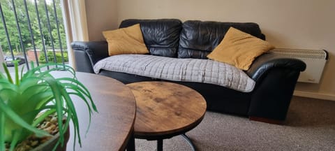 Greenings Apartment Warrington - 2 Bed with FREE off road Parking Apartment in Warrington