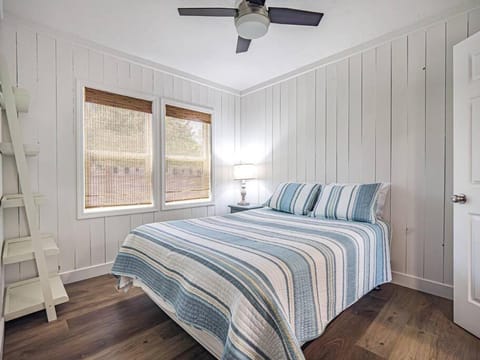 Fantastic 2 bedroom Cottage, 5min to beach Casa in Opal Cliffs
