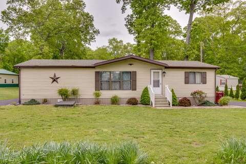 Beachy Lewes Home with Outdoor Shower and Fire Pit! House in Sussex County