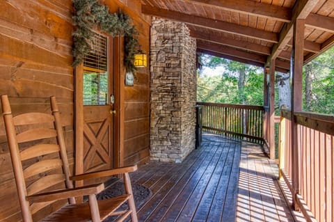 ER254 - Hibernation Hideaway cabin House in Pigeon Forge