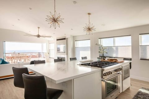 New Luxury Ocean View Penthouse - Del Mar Condo in Solana Beach
