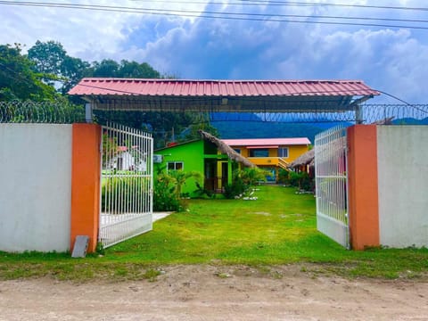 HOTEL VISTA AL CAYO Hotel in Atlántida Department