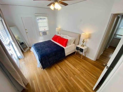Cozy 1,400sq ft 2BR+2BA WeHo Gated Home Chalet in West Hollywood