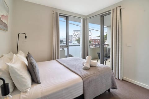 Terminus Apartment I Steps from Geelongs Buzz Condo in Geelong