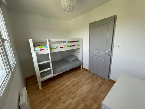 Bed, Photo of the whole room, Bedroom, bunk bed