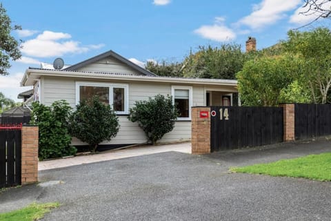 Spacious Family Retreat in City - Netflix - WiFi House in Auckland