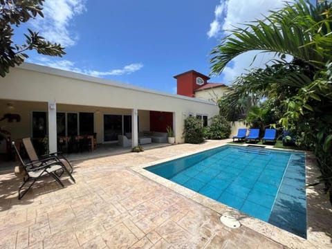 The best Villa ground floor 5 bedrooms with ensuite bathrooms at prime location House in Noord