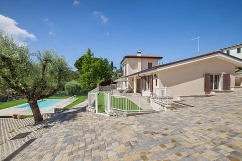 Villa Chiara APT 1- Appartamento in villa con piscina Villa in Cavaion Veronese