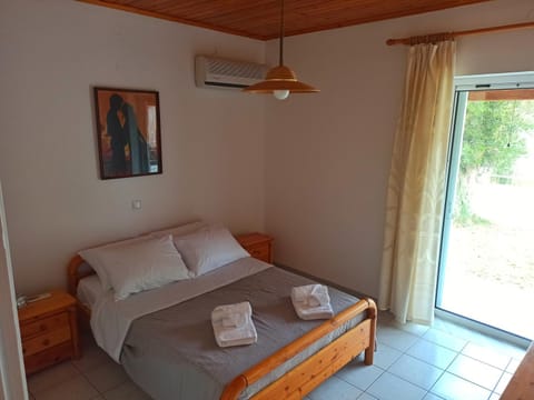 Bed, Photo of the whole room, Bedroom, towels, air conditioner