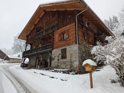 Bas de chalet au coeur des Aravis, entre lac et montagne Apartment in La Clusaz