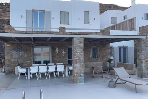 Kythnos beachfront villa with swimming pool Villa in Kea-Kythnos