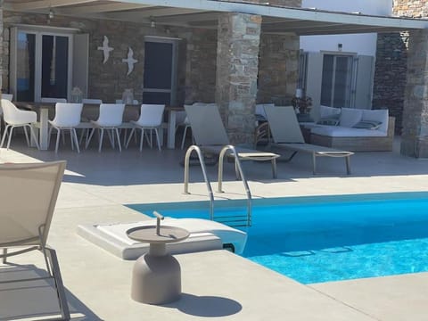 Kythnos beachfront villa with swimming pool Villa in Kea-Kythnos