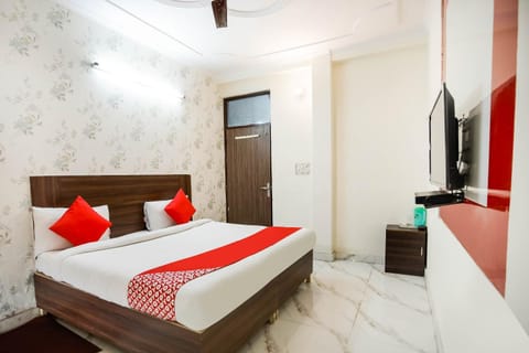 OYO Flagship Discovery Hotel in Noida