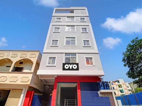 OYO Hotel Shannu Grand Hotel in Hyderabad