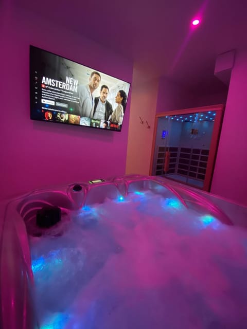 Hot Tub, TV and multimedia