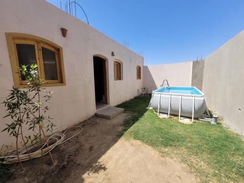 Property building, Garden, Balcony/Terrace, Swimming pool