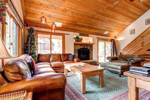 5BR Ski in Out Mountain Getaway with Hot Tub and Views House in Breckenridge