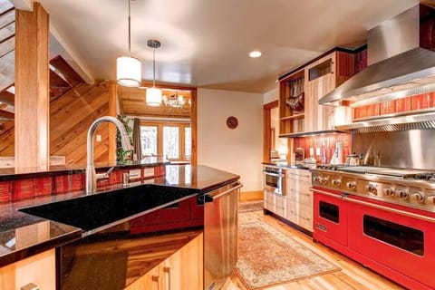 5BR Ski in Out Mountain Getaway with Hot Tub and Views House in Breckenridge