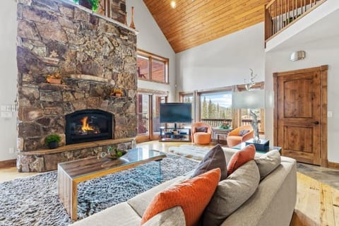 Stunning 7BR Lodge with Beautiful Mt Quandary Views House in Blue River
