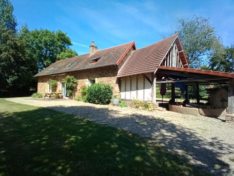 GITE LE PRESSOIR DE LA BAIE 20 km DU MONT ST MICHEL House in Brittany