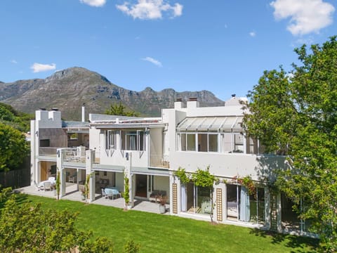 Property building, Spring, Day, Natural landscape, Garden, Garden view, Mountain view