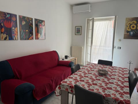 Sunflowers House Apartment in Giovinazzo