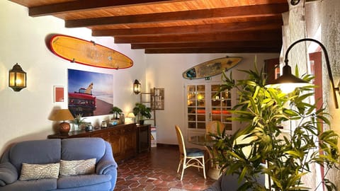 Coastal Garden Paradise Retreat- 6 min from the beach Bed and Breakfast in Costa da Caparica